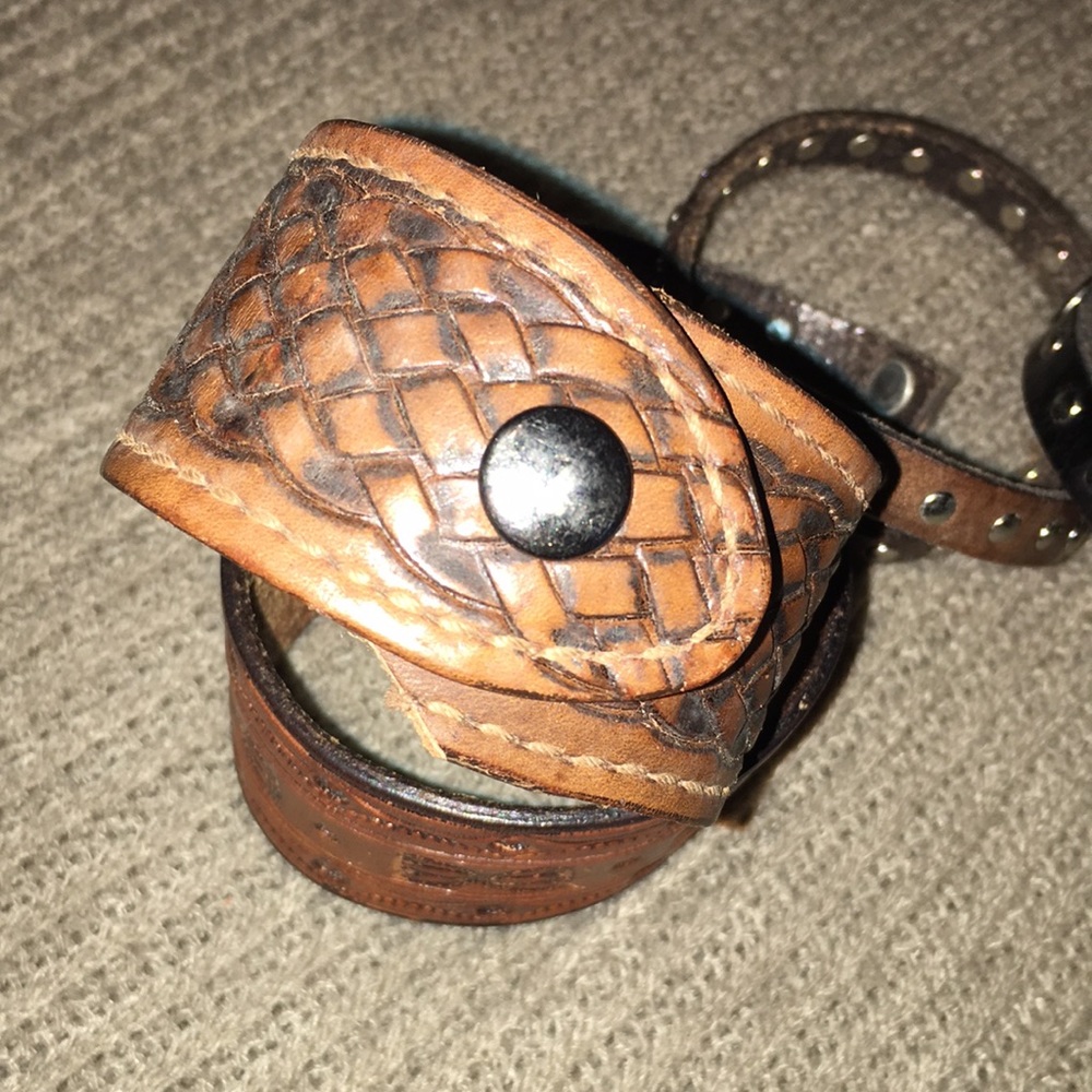 Handmade leather cuff - Picture 3 of 5